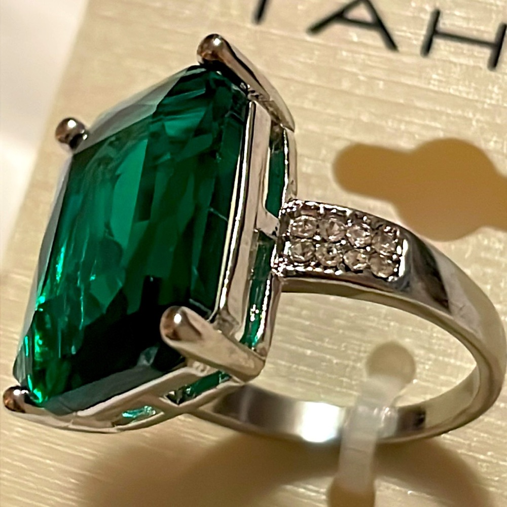 ⚜️TAHARI® STUNNING Big Green Crystal Square Ring⚜️